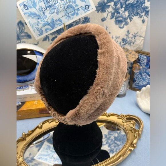🆕 ALO YOGA 🧿 NWOT Faux Fur Ear Warmers - Toasted Almond - Picture 8 of 16